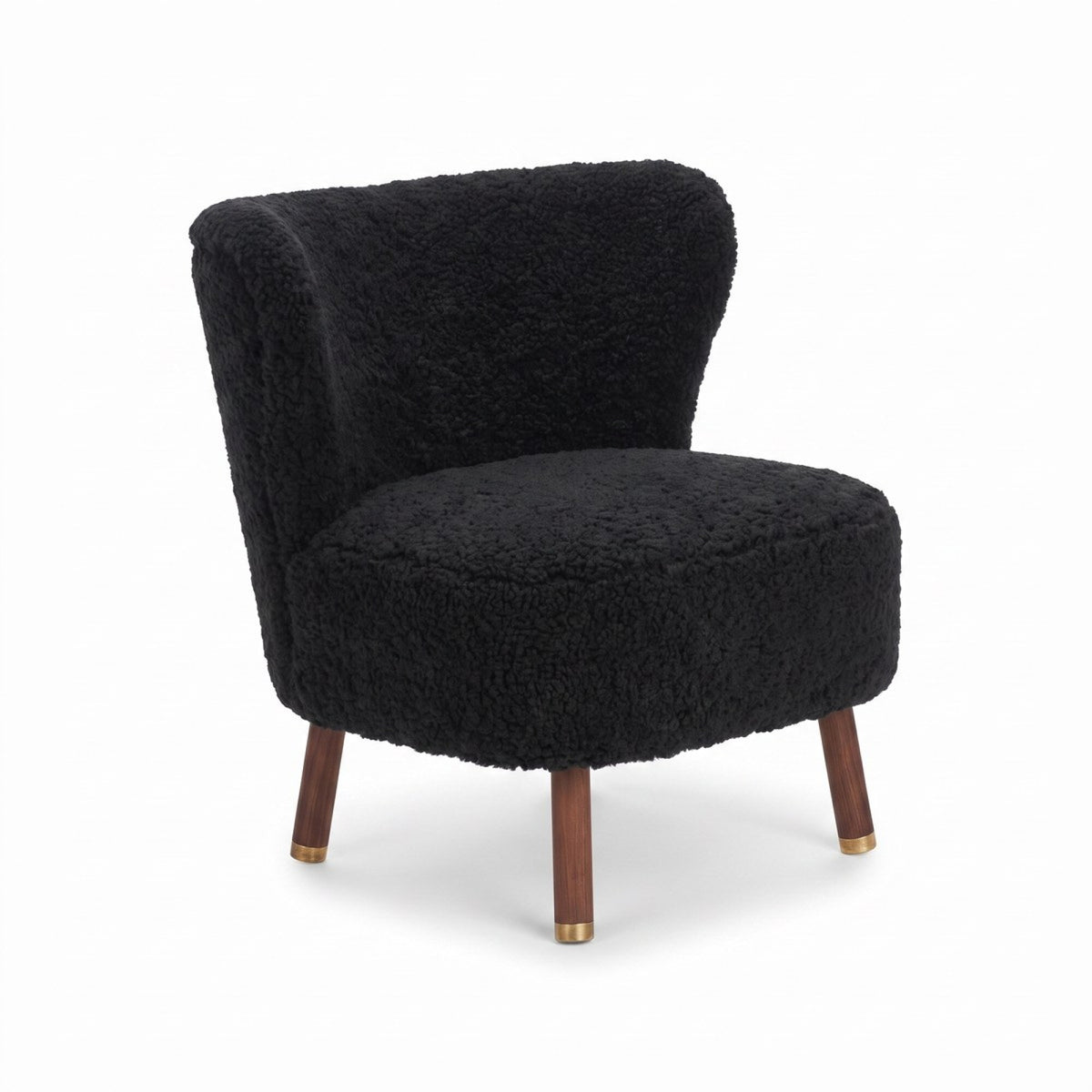 Emil Lounge Chair | Lyhyt villa Musta / Pähkinäpuujalat messingillä