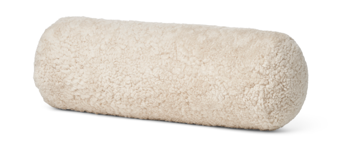 Bolster-tyyny | Lyhyt villa | Lampaannahka | D20xL52 cm