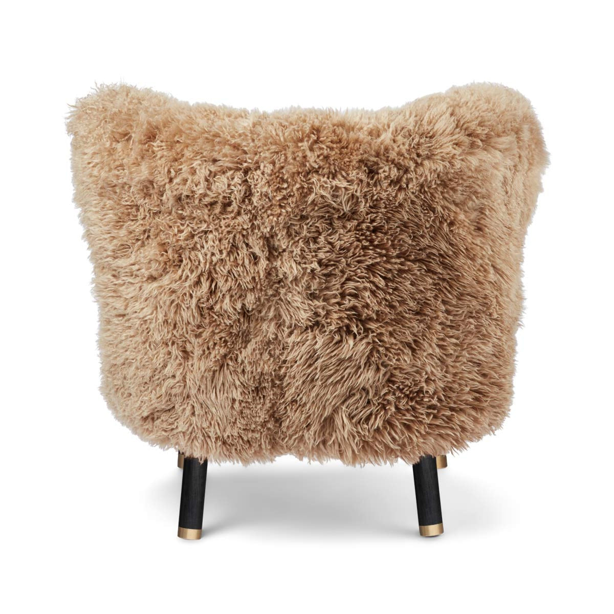 Emil Lounge Chair | Pitkä Villa Hunaja / Mustat pyökkijalat messingillä