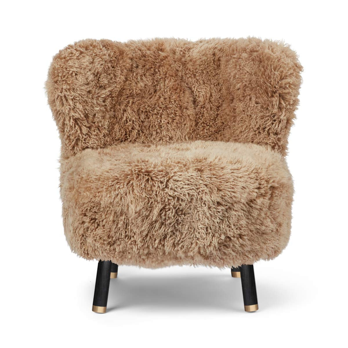 Emil Lounge Chair | Pitkä Villa Hunaja / Mustat pyökkijalat messingillä