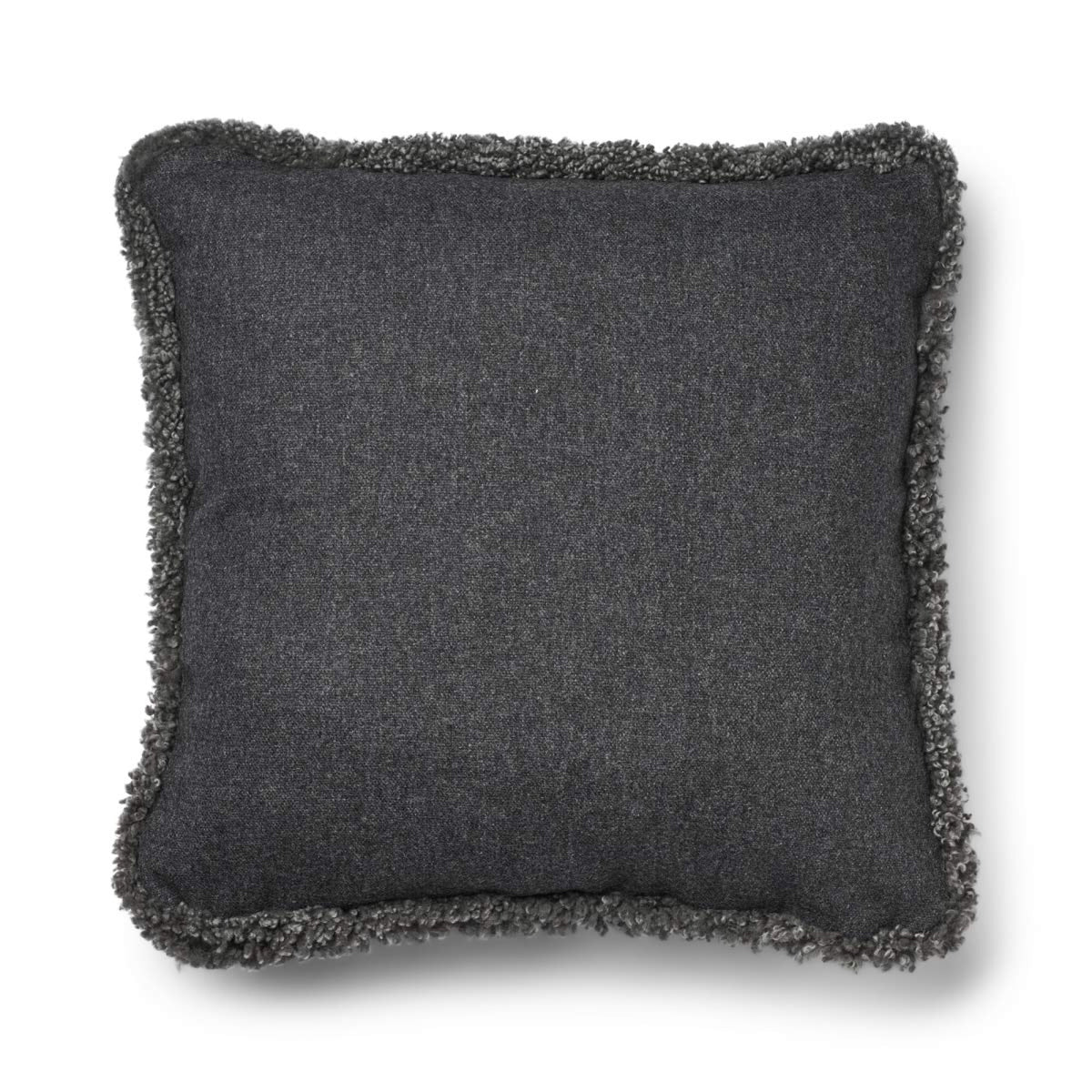 Lyhyen villan lampaannahkareunuksella koristeltu villatyyny | SW-reunus | 52x52 cm | 34x52 cm Kallio/Grafiitti / 52x52 cm