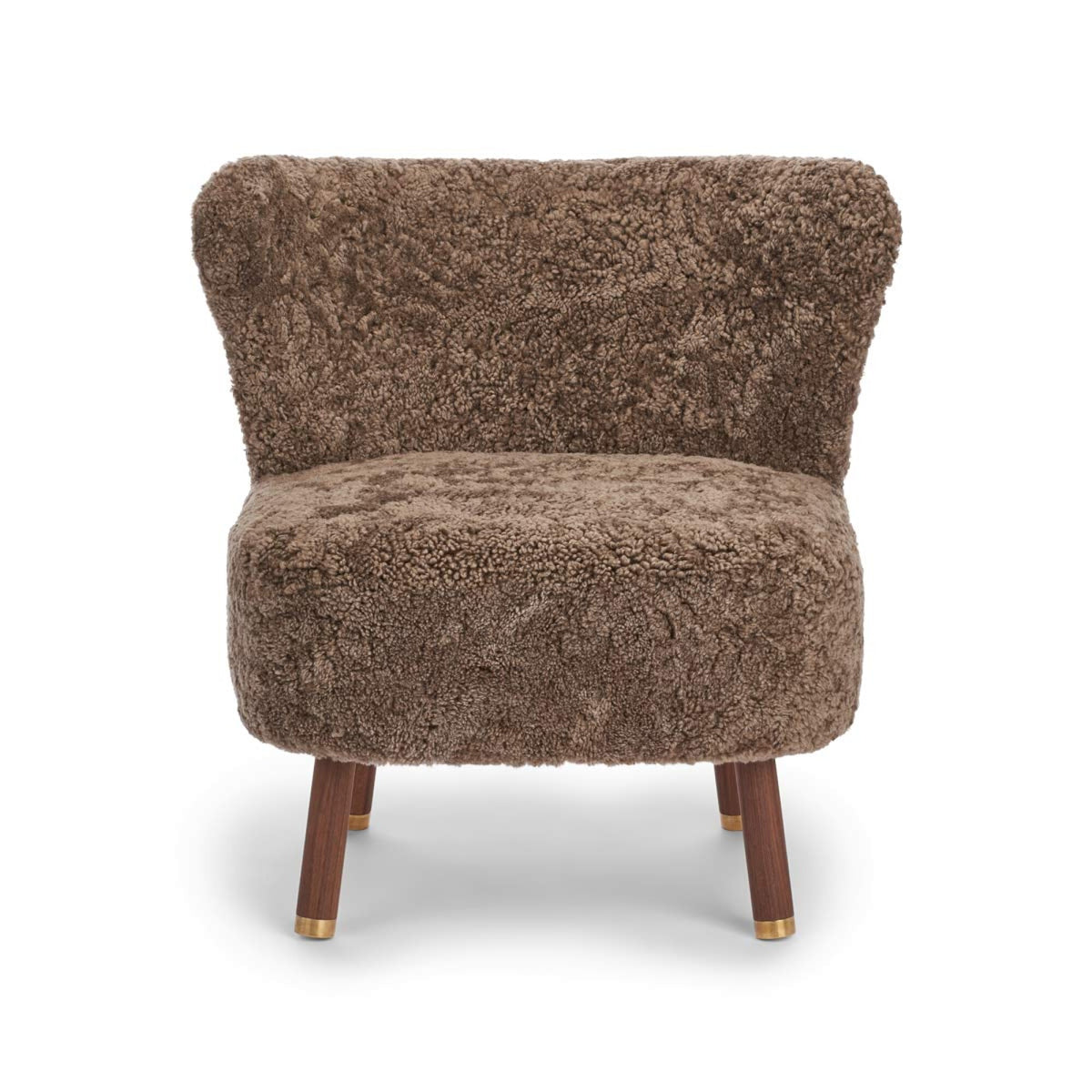 Emil Lounge Chair | Lyhyt villa Taupe / Pähkinäpuujalat messingillä