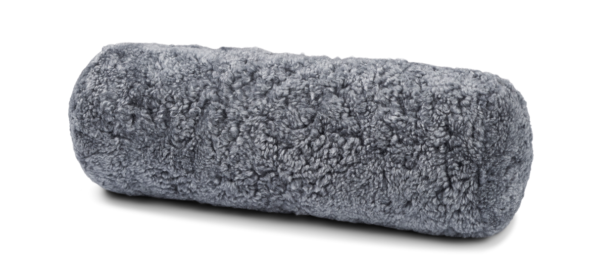 Bolster-tyyny | Lyhyt villa | Lampaannahka | D20xL52 cm Vaaleanharmaa