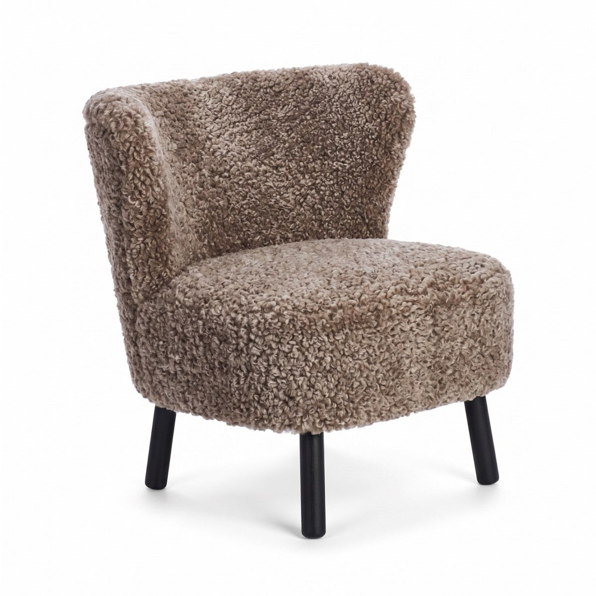 Emil Lounge Chair | Lyhyt villa Cappuccino / Mustat pyökkijalat