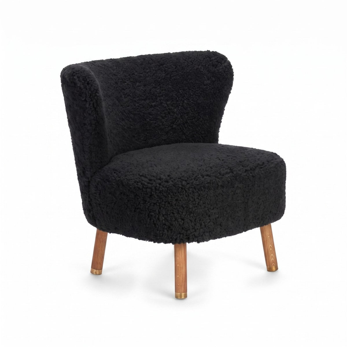 Emil Lounge Chair | Lyhyt villa Musta / Tammijalat messingillä