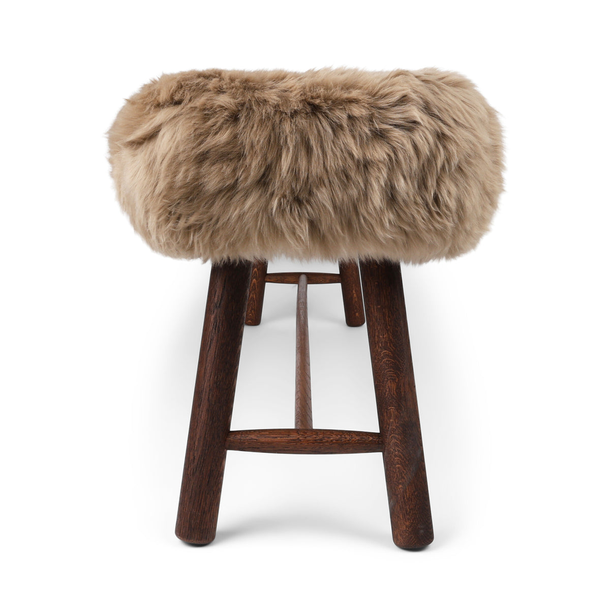 Theo-penkki | Uusiseelantilainen pitkä villa -lampaannahka | Tummaöljytyt tammijalat | 140x35x45 cm Taupe / Tammi, tumma öljy/petsi