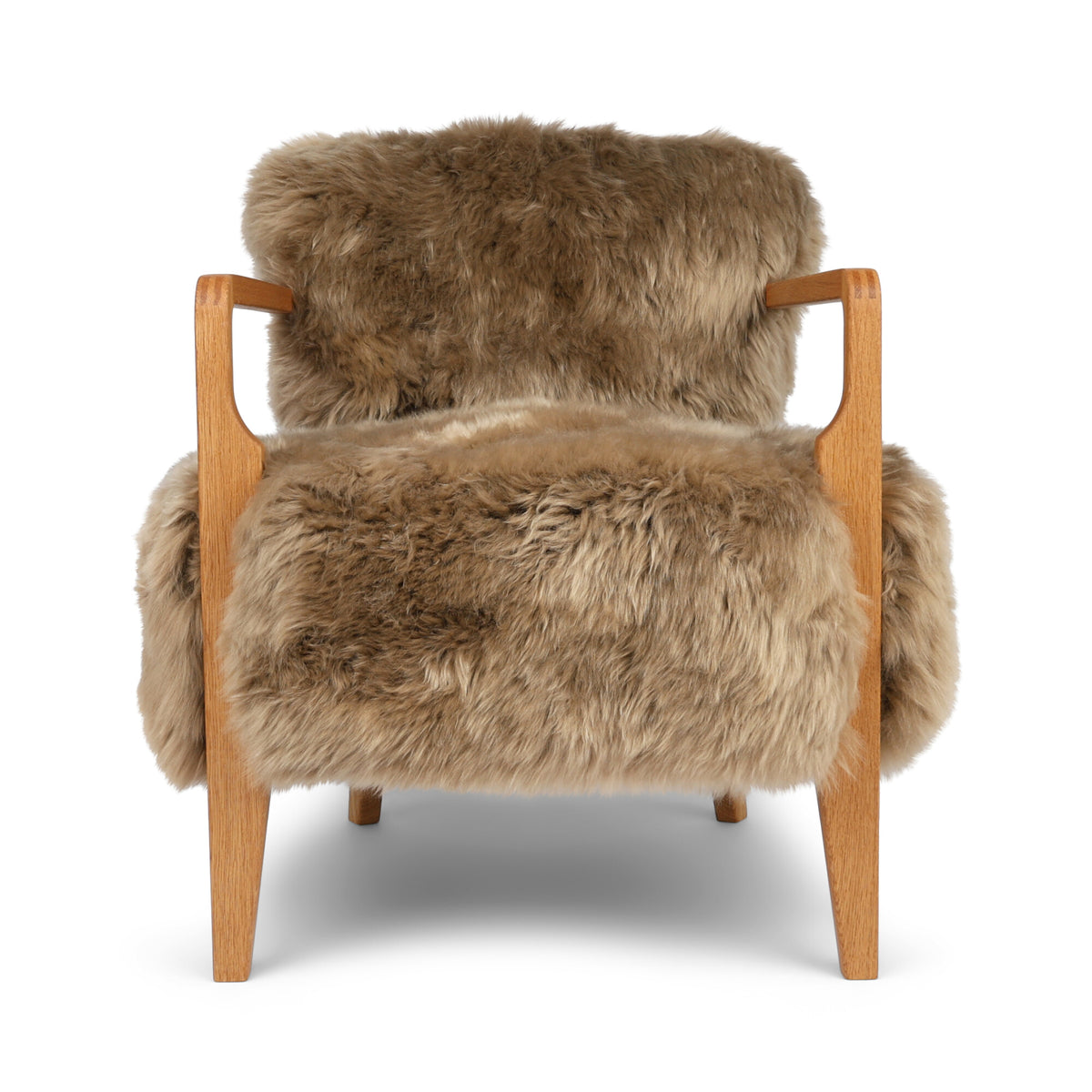 Lina Lounge Chair | Uusiseelantilainen Lampaannahka | Pitkä Villa Taupe / Tammijalat