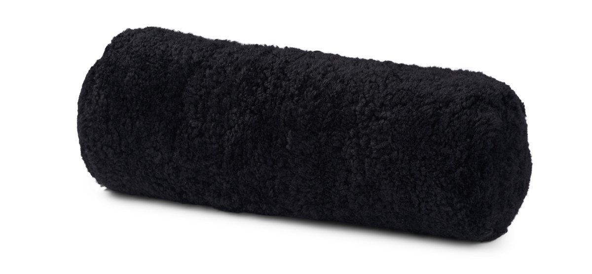 Bolster-tyyny | Lyhyt villa | Lampaannahka | D20xL52 cm Musta