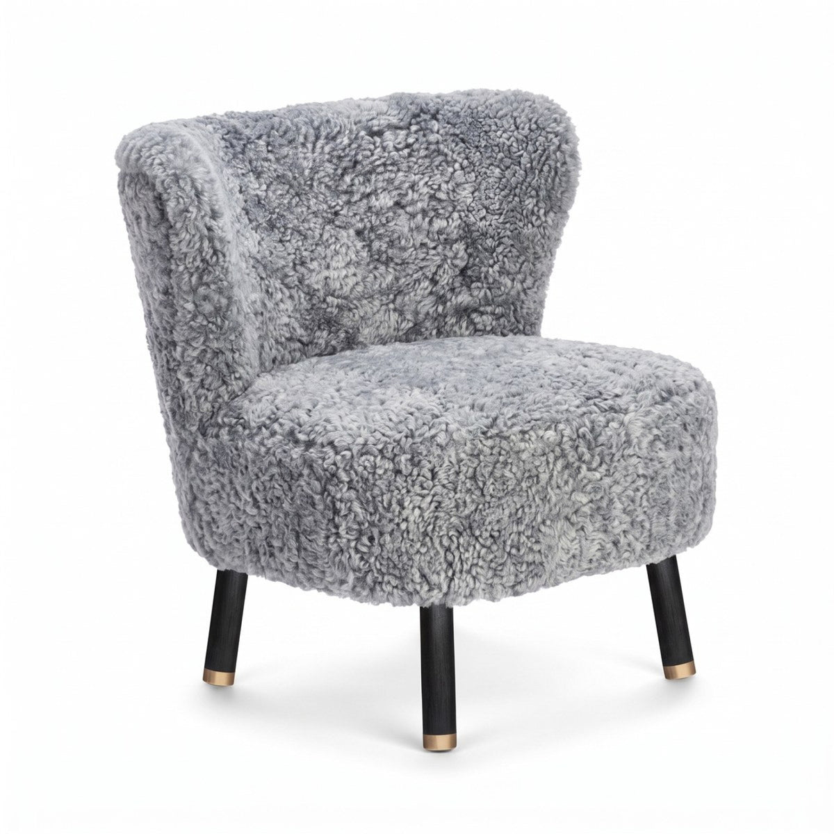 Emil Lounge Chair | Lyhyt villa Vaaleanharmaa / Mustat pyökkijalat messingillä