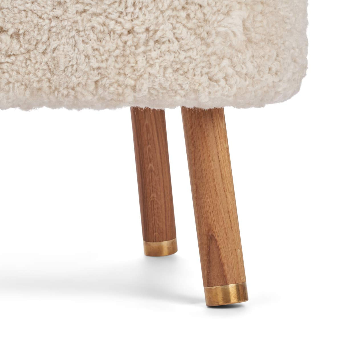 Emil Lounge Chair | Lyhyt villa Helmi / Tammijalat messingillä