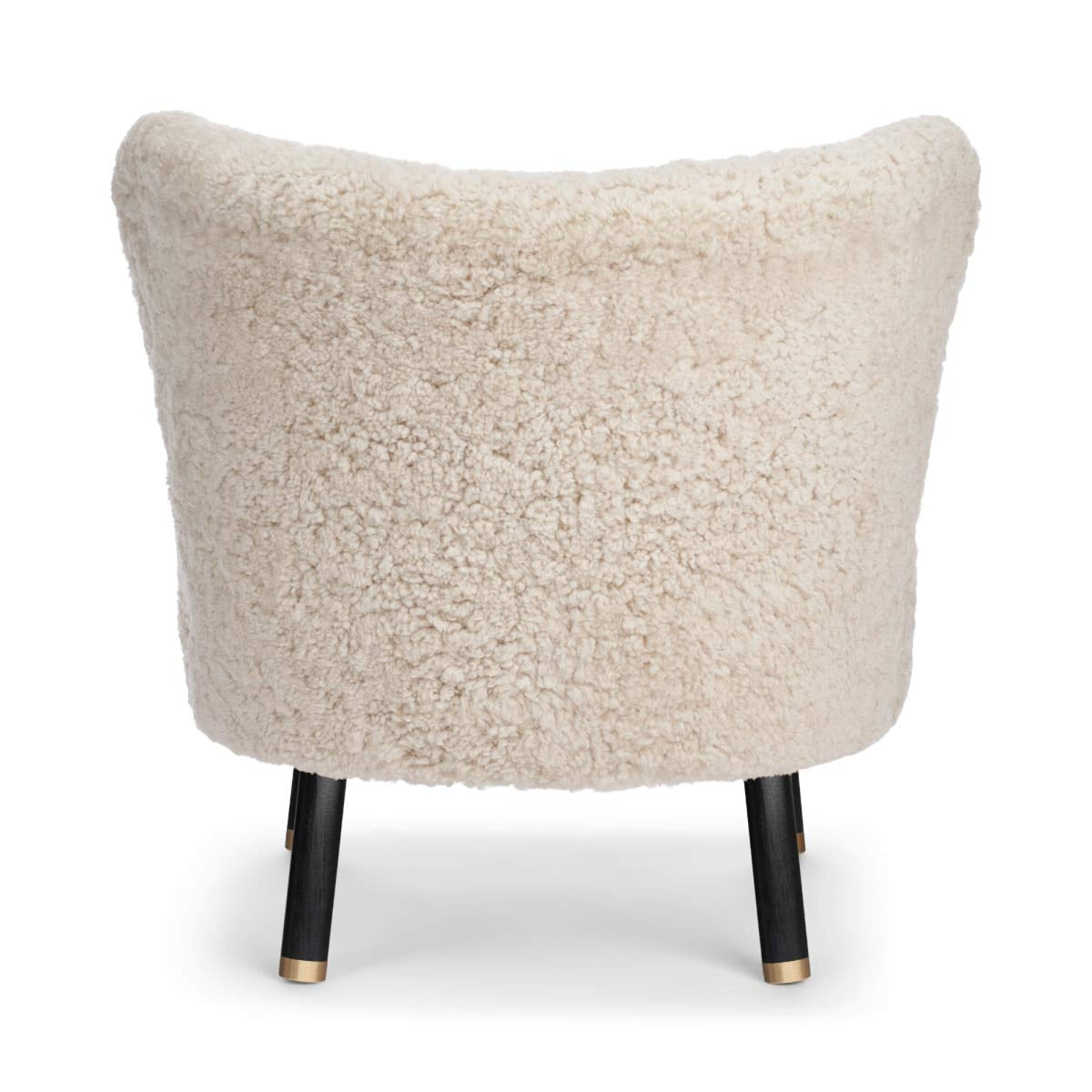 Emil Lounge Chair | Lyhyt villa Helmi / Mustat pyökkijalat messingillä