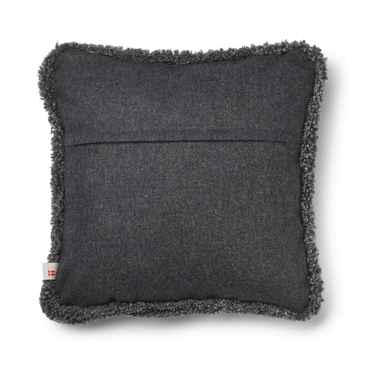 Lyhyen villan lampaannahkareunuksella koristeltu villatyyny | SW-reunus | 52x52 cm | 34x52 cm Kallio/Grafiitti / 52x52 cm