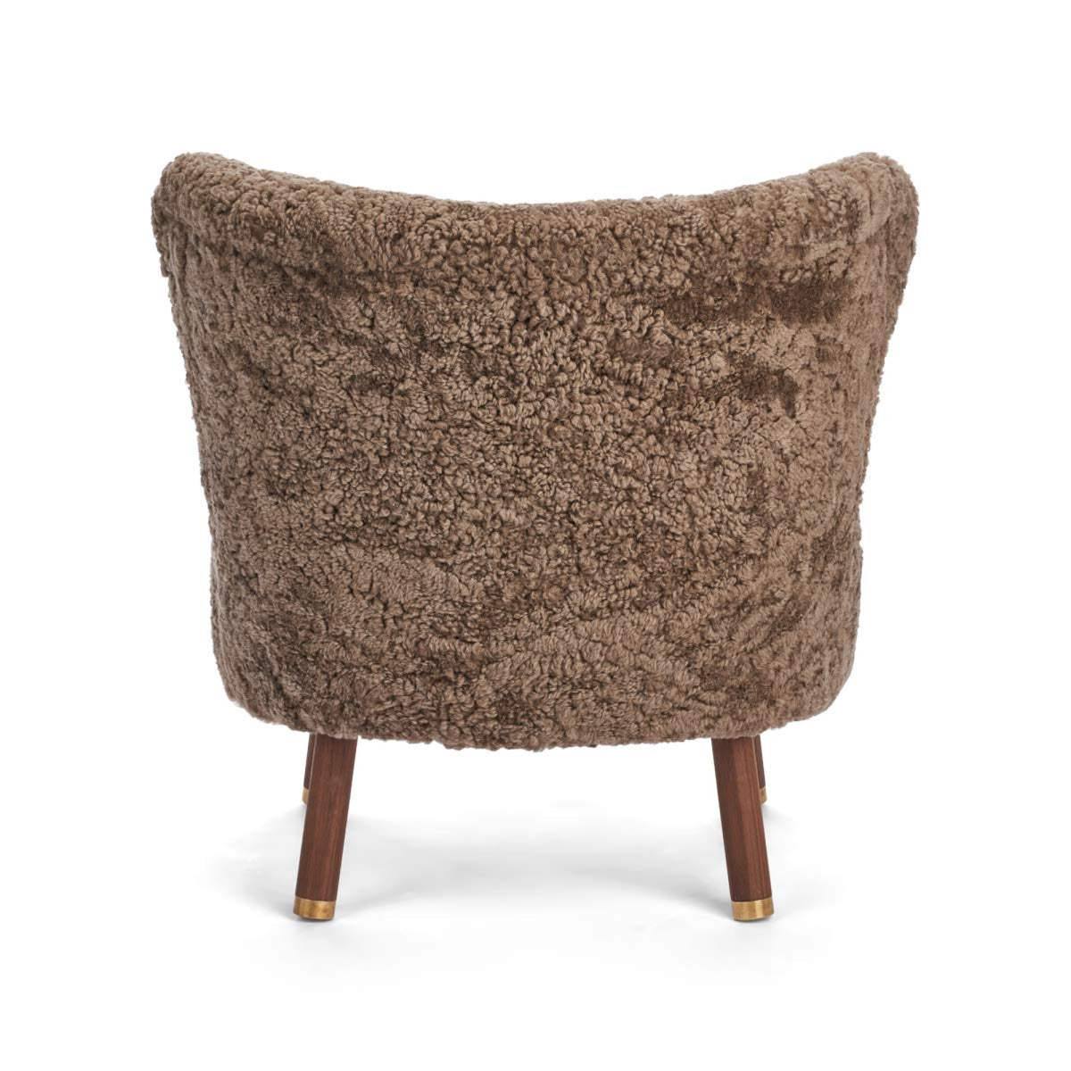 Emil Lounge Chair | Lyhyt villa Taupe / Pähkinäpuujalat messingillä