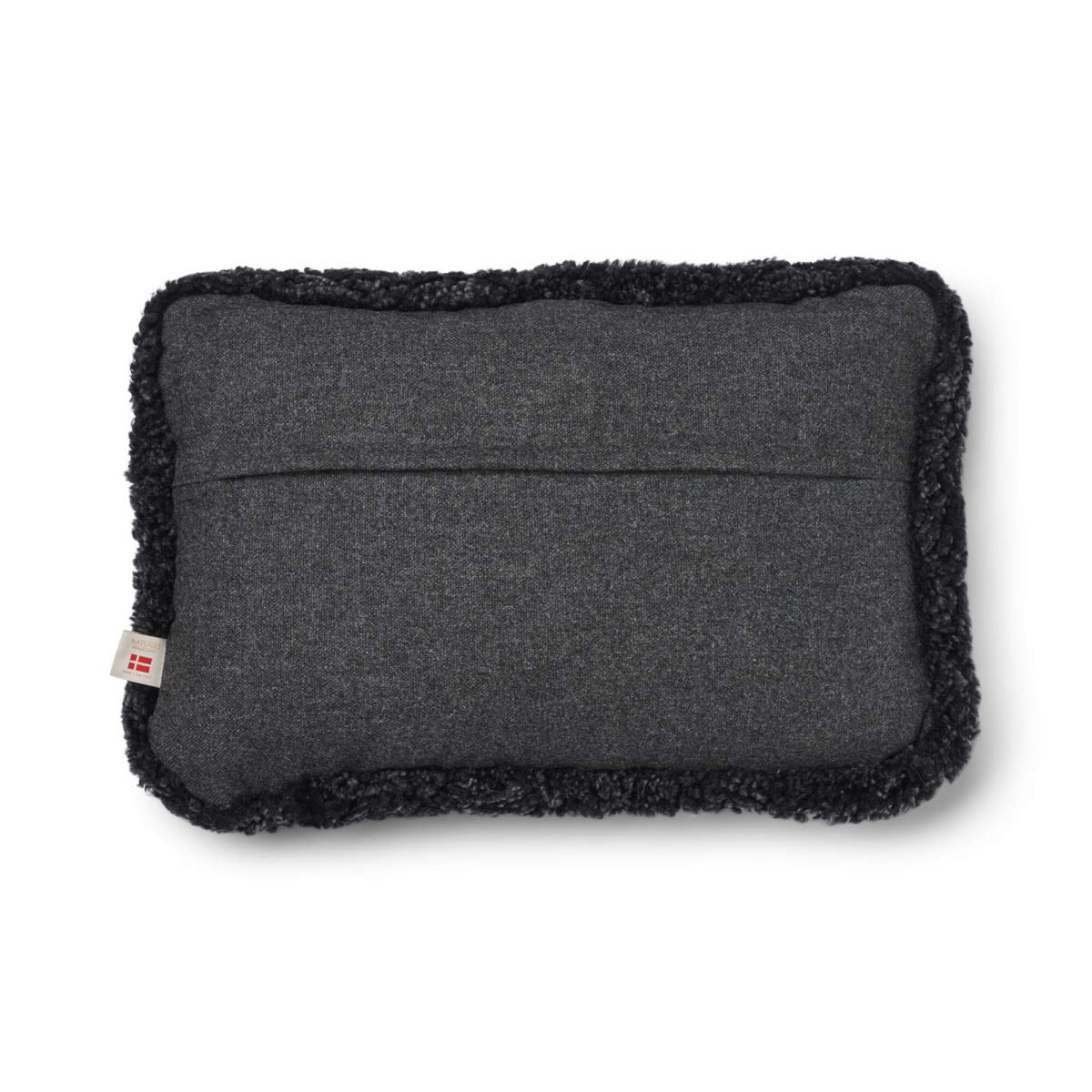 Lyhyen villan lampaannahkareunuksella koristeltu villatyyny | SW-reunus | 52x52 cm | 34x52 cm Hiili/Antrasiitti / 34x52 cm